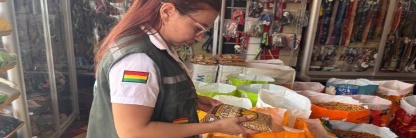 SENASAG inspecciona farmacias veterinarias para garantizar la calidad y seguridad en los servicios veterinarios.