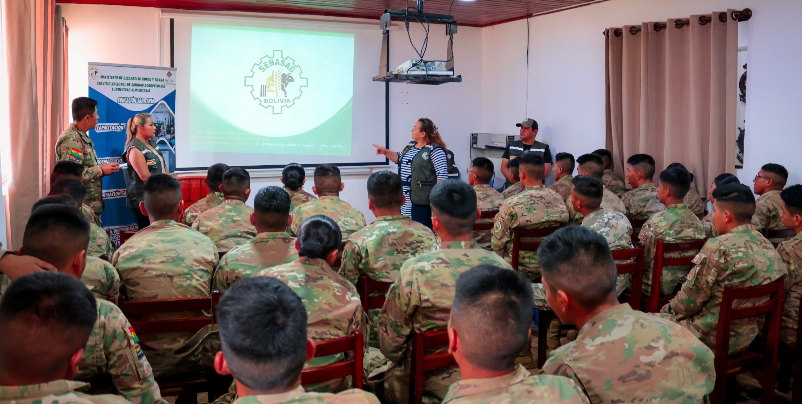 ALUMNOS DEL OCTAVO CURSO DE LA POLICIA DE NAVEGACIÓN SON CAPACITADOS EN EL CONTROL DE PRODUCTOS AGROPECUARIOS Y MERCADERÍAS SIN REGISTRO SANITARIO