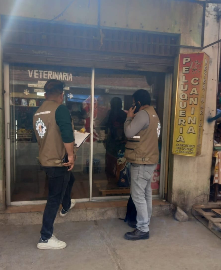 SENASAG ORURO VERIFICA REGISTROS SANITARIOS Y VIGENCIA DE PRODUCTOS EN VETERINARIAS