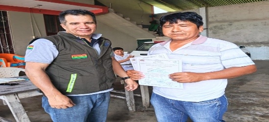 SENASAG Cochabamba entrega certificados de predios libres de brucelosis bovina y de tuberculosis a productores lecheros